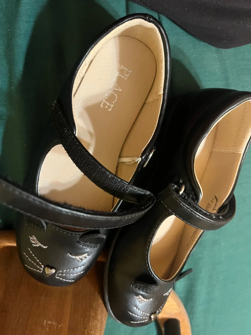 Place Black Cat Mary Jane Dress Shoes with Heart Nose